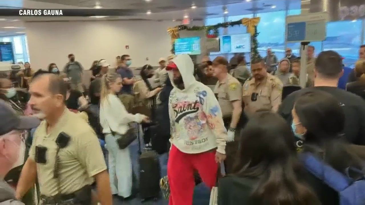 Odell Beckham Jr. removed from Miami flight after refusing to comply with  safety protocol, police say