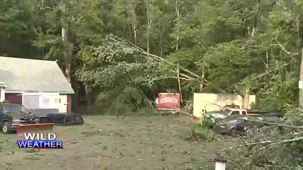 Patrick Mahomes' mother tries to take cover from tornado at fast