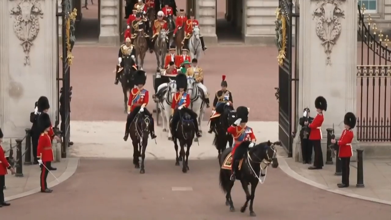 Buckingham Palace sees first new changing of the guard for King Charles  III's reign