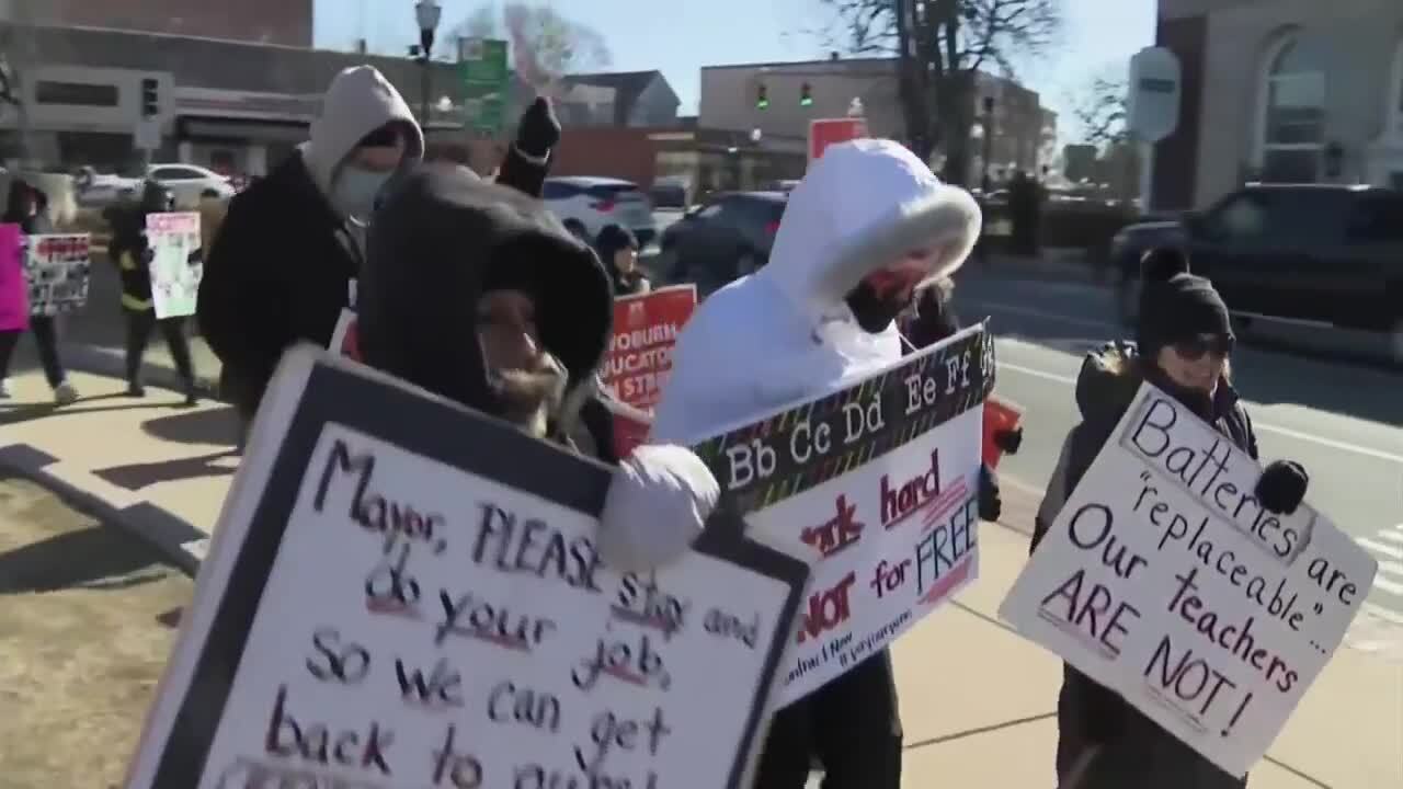 Woburn teacher salaries to increase by 13.75 percent after week-long strike  – Boston News, Weather, Sports | WHDH 7News