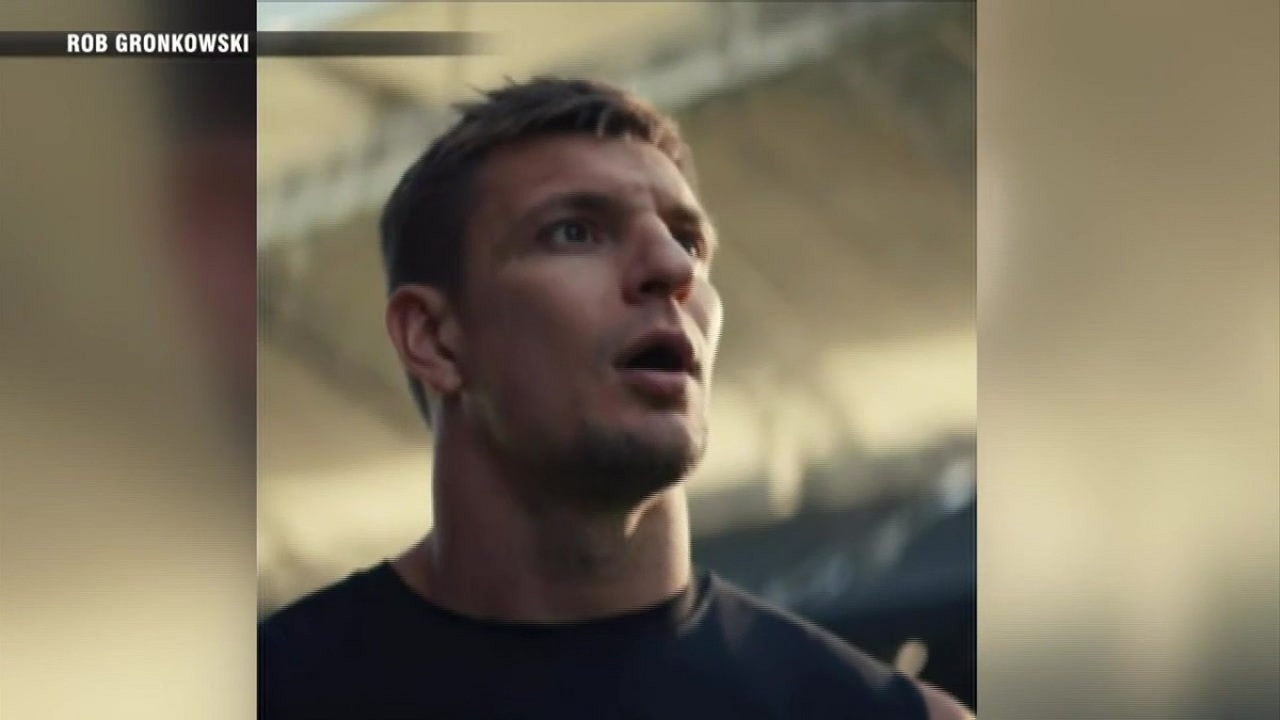 Rob Gronkowski will try a field goal in live Super Bowl ad