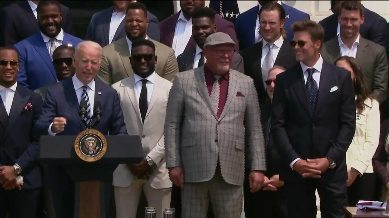 Washington, United States. 20th July, 2021. U.S. President Joe Biden, holds  a number 46 jersey handed to him by Super Bowl Champions Tampa Bay  Buccaneers owner Bryan Glazer, on the South Lawn