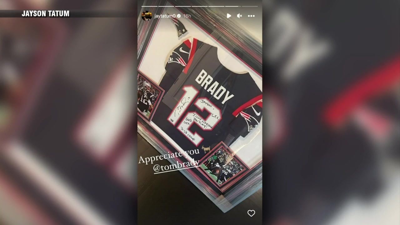 Tom Brady wishes Boston Bruins good luck as they begin season