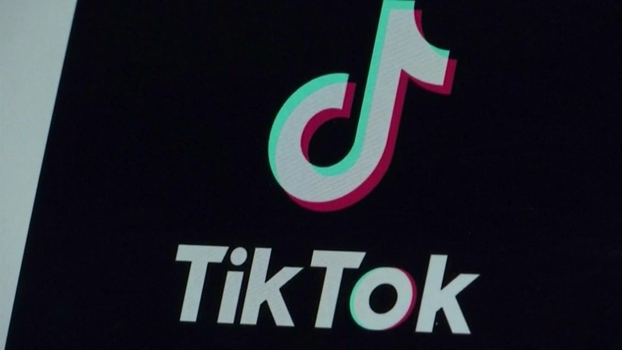 TikTok sets new time limits, other safeguards for teens users : NPR