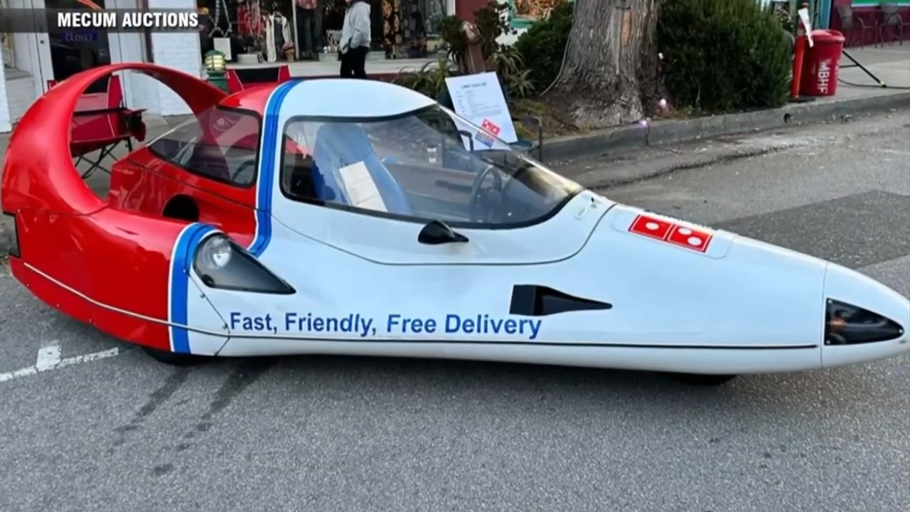 This 1980s Domino's delivery car looks like a spaceship, and you
