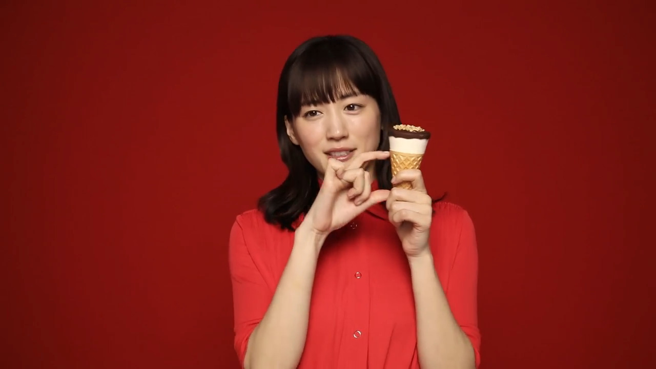 ジャイアントコーン」新テレビCM “しっぽ”に詰まった“しあわせ