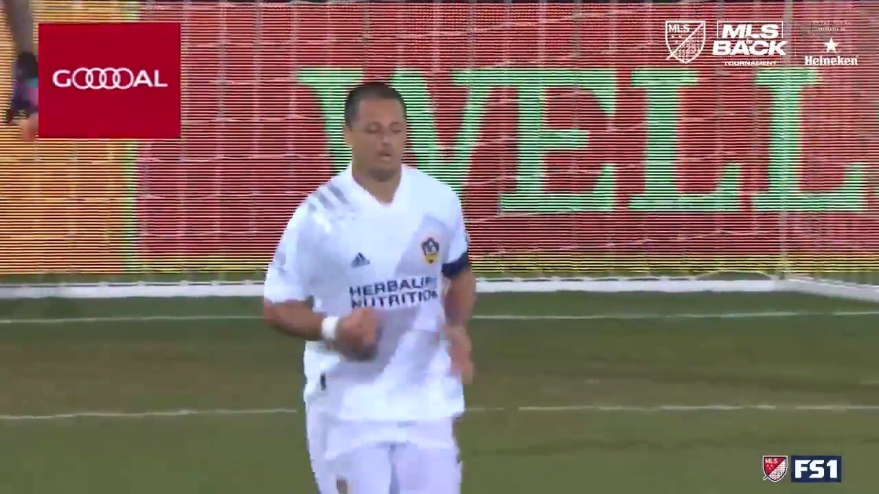Revolution 1-2 Galaxy: Chicharito Hernandez is a hero with goal