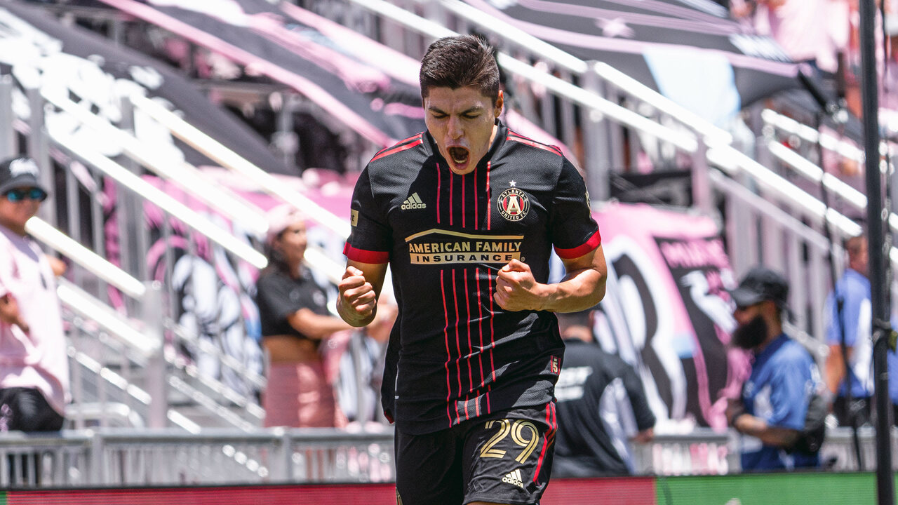 Atlanta United signs Chivas striker Ronaldo Cisneros - AS USA