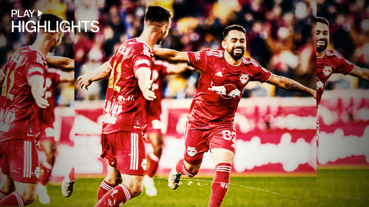 Toronto, ON, Canada - Match 23: Mohamed Farsi #23 defender of the Columbus  Crew with the ball during the 2023 MLS Regular Season match between Toront  Stock Photo - Alamy