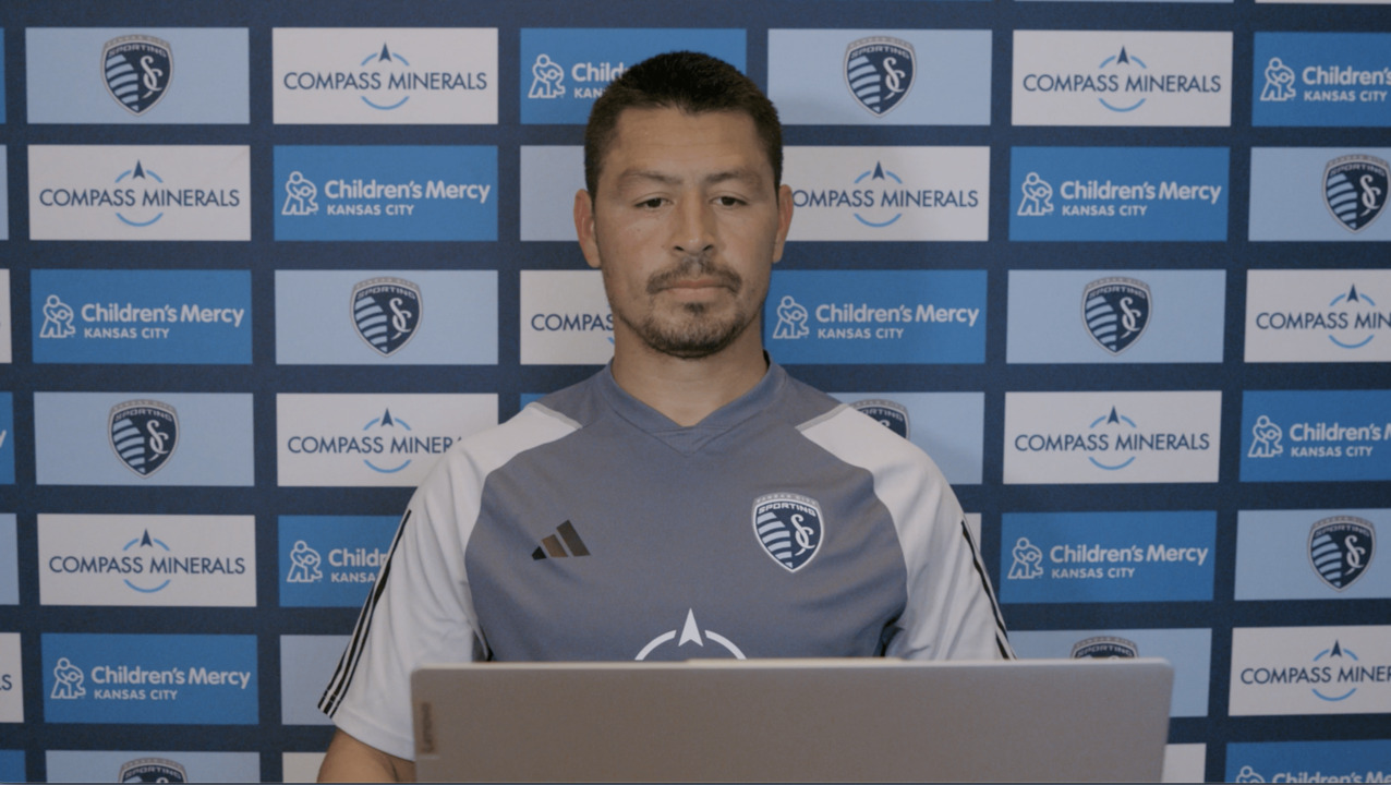 Kansas City, USA. 28th May, 2023. Portland Timbers midfielder Evander (20,  left) moves the ball as Sporting Kansas City midfielder Roger Espinoza (15)  tries to reach it with his foot. Sporting KC