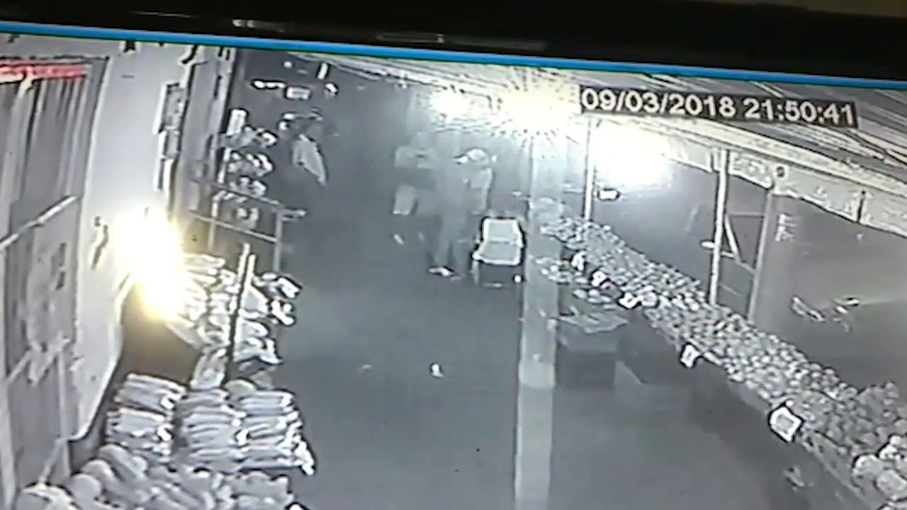 VÍDEO: câmera flagra execução de casal em mercado de Viamão | GZH