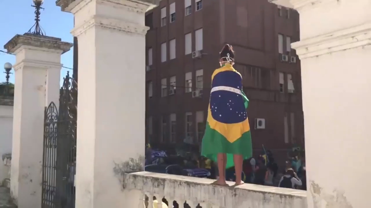 Foto de mulher nua durante manifestação em Porto Alegre é de 2020 | GZH