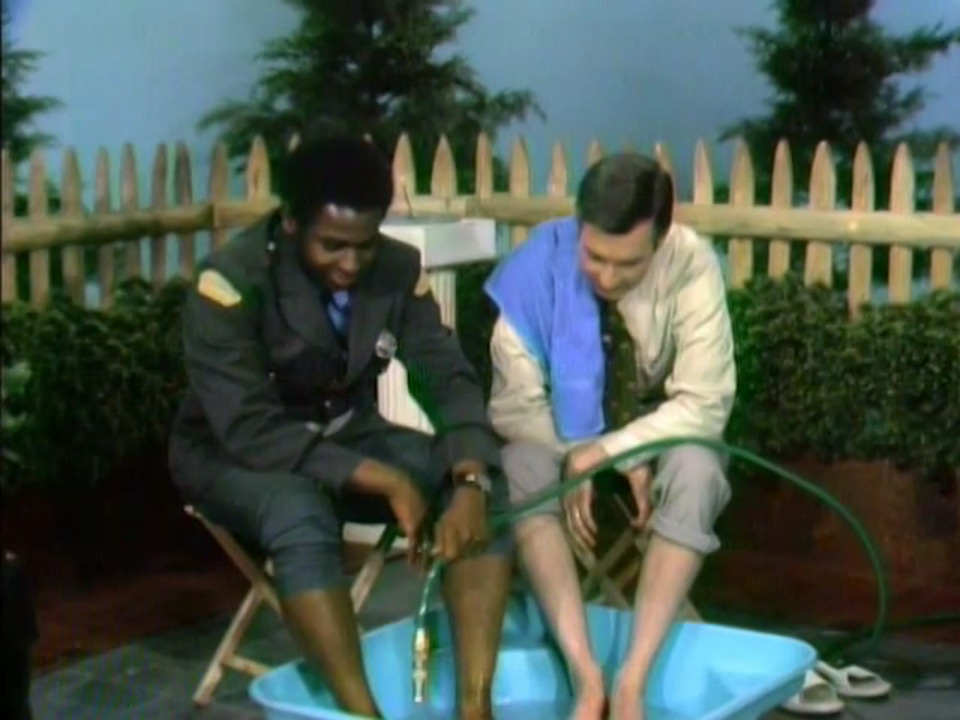 Sharing a wading pool (1969) - Mister Rogers' Neighborhood