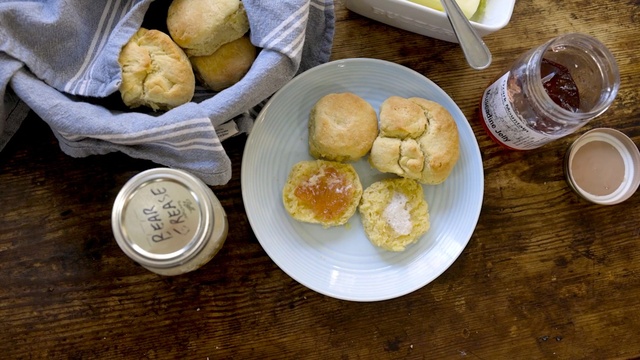How to Make Bear Grease Biscuits 