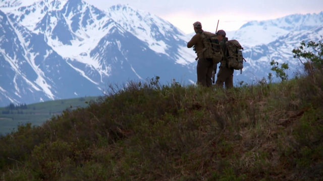 S4-E17: Alaska Bear Hunt With Rorke Denver: Part 1
