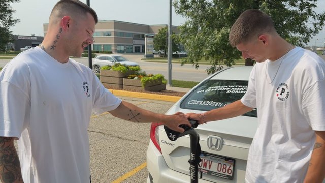 Bikes of 2 cross-country cyclists fundraising for men’s mental health stolen in Winnipeg