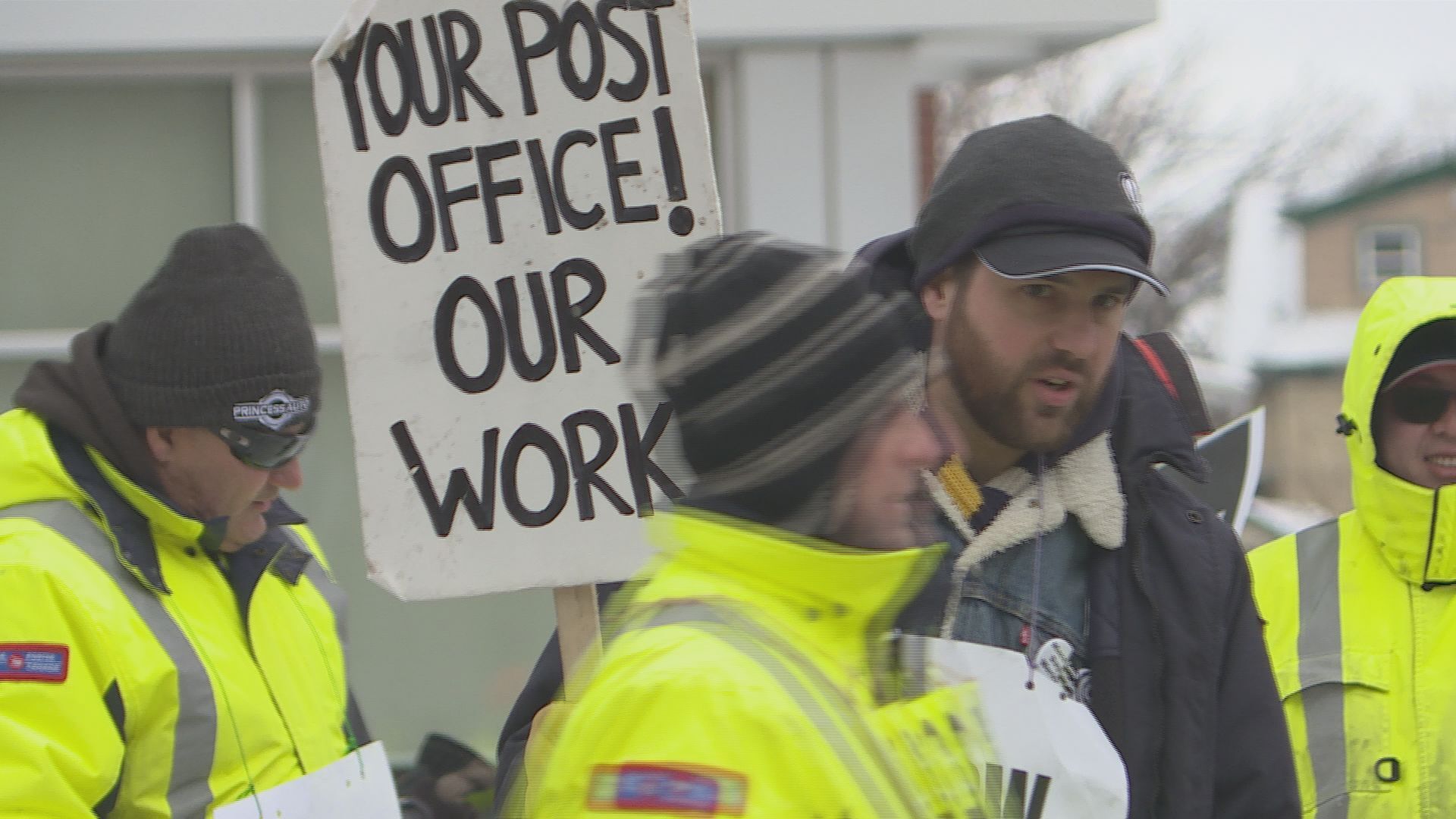 Canada Post strike negotiations stall as impacts are being felt by charity organizations in Winnipeg