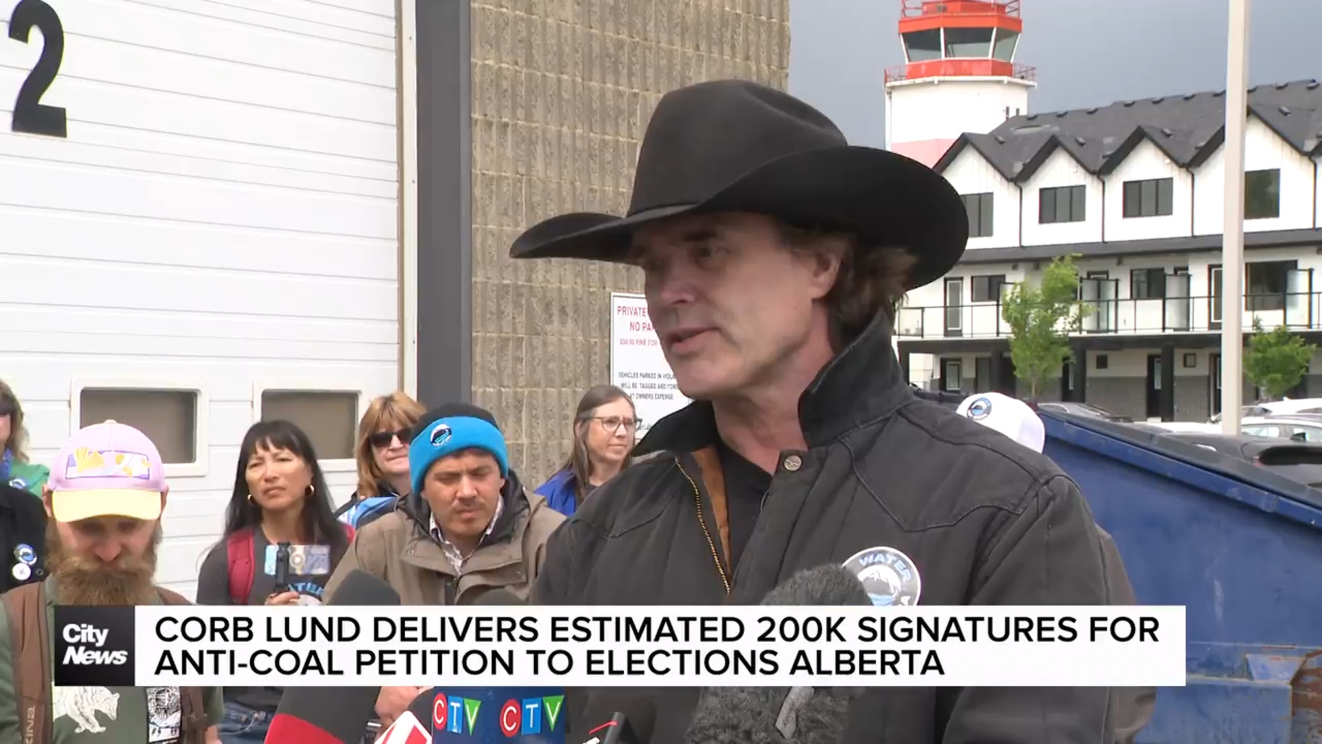 Corb Lund delivers anti-coal petition to Elections Alberta, 200k signatures estimated