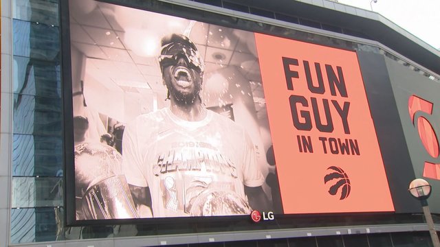 Kawhi is officially coming back to the Toronto Raptors
