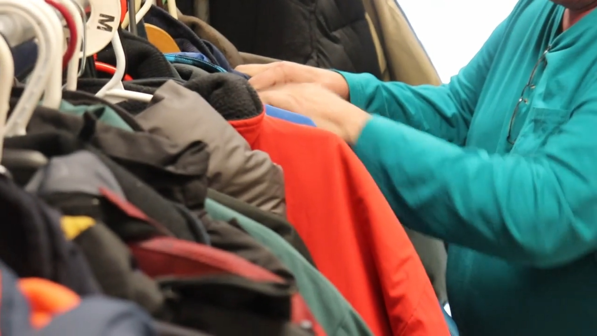 Montrealers donate thousands of winter coats to those in need