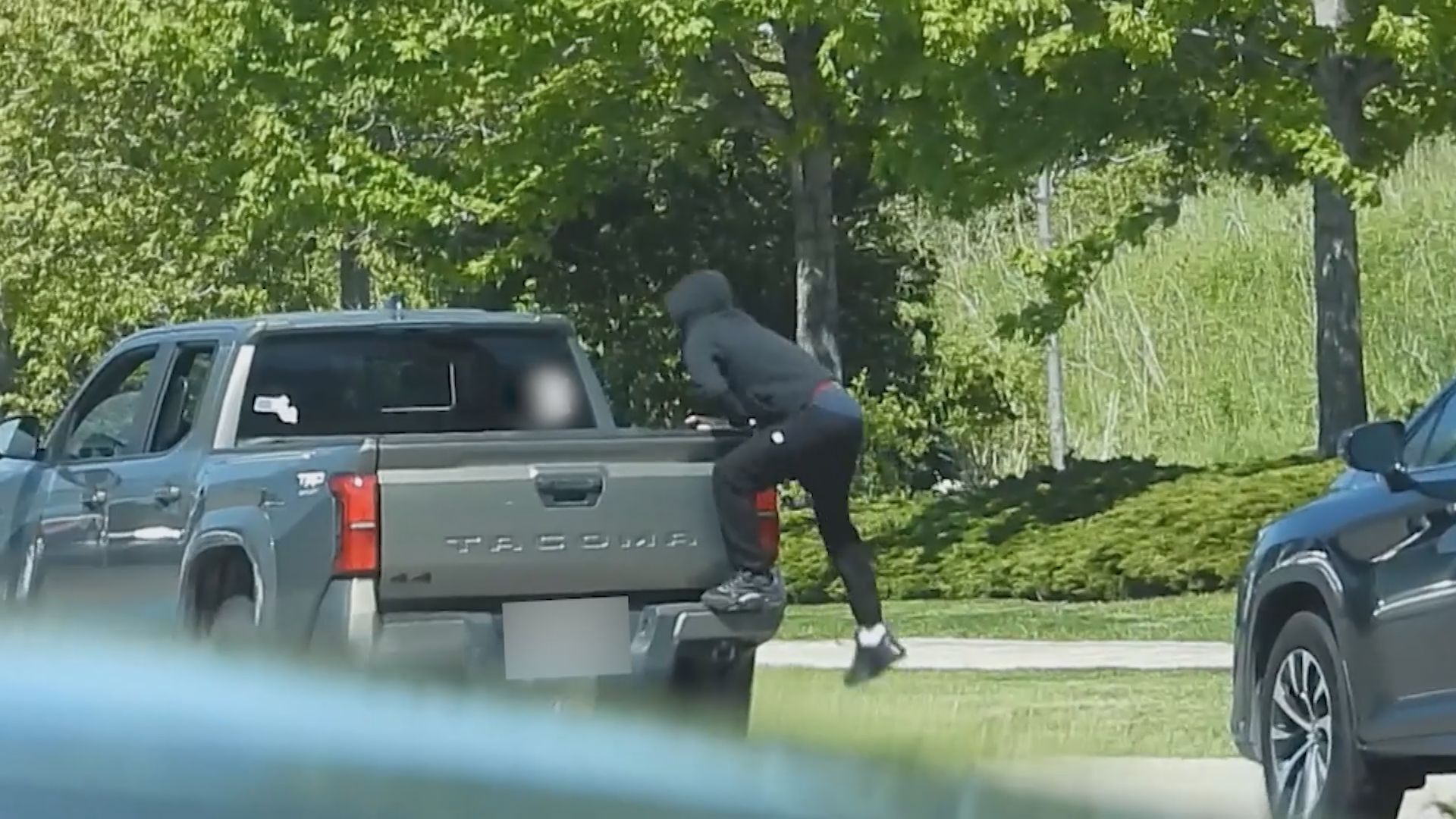 Criminal auto theft network caught on video