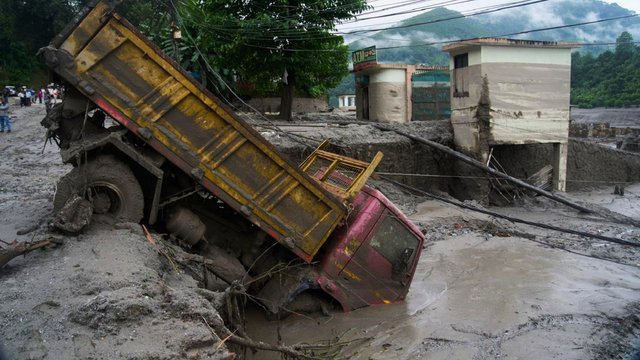 Nepal flash floods: 30 Canadians among hundreds missing