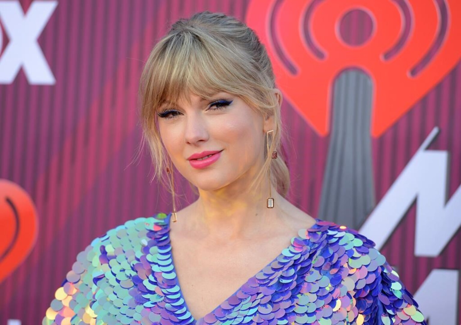 Business Report: New Swift album already setting records