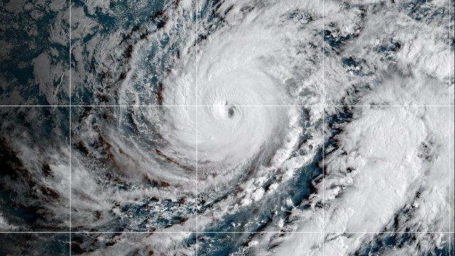 Hurricane Lowell lashes Hawaii as Category 2 storm