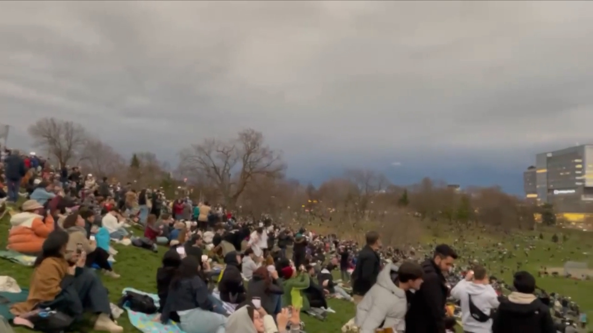 Large crowd takes in solar eclipse at Toronto park
