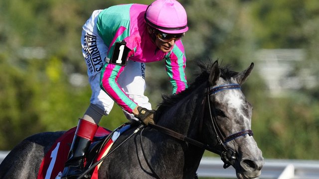 Luster earns emphatic victory in King's Plate thoroughbred race
