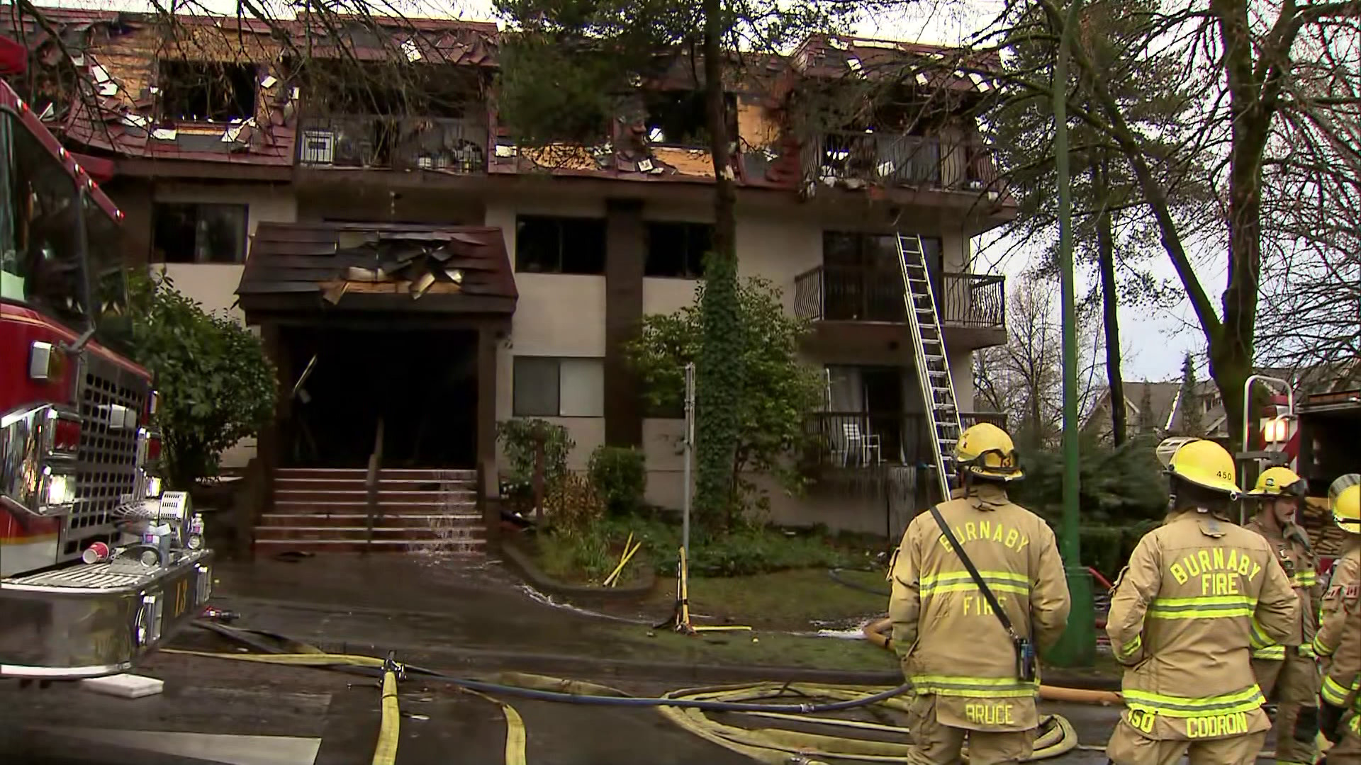 2 injured, at least 100 displaced by Burnaby apartment fire