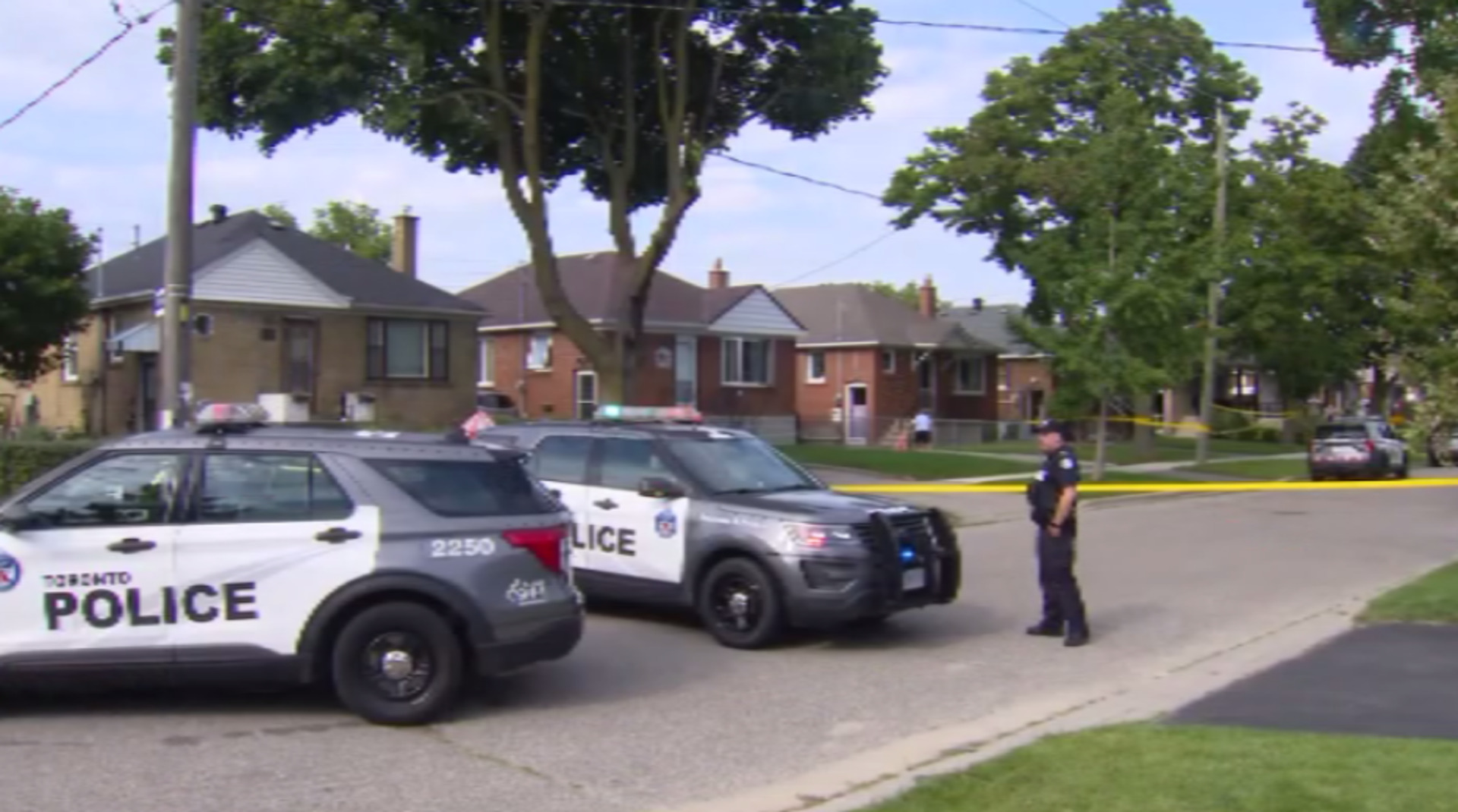 2 females found dead inside Etobicoke home, suspect being sought for murder