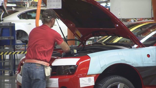 Unionized GM workers vote to ratify new contract
