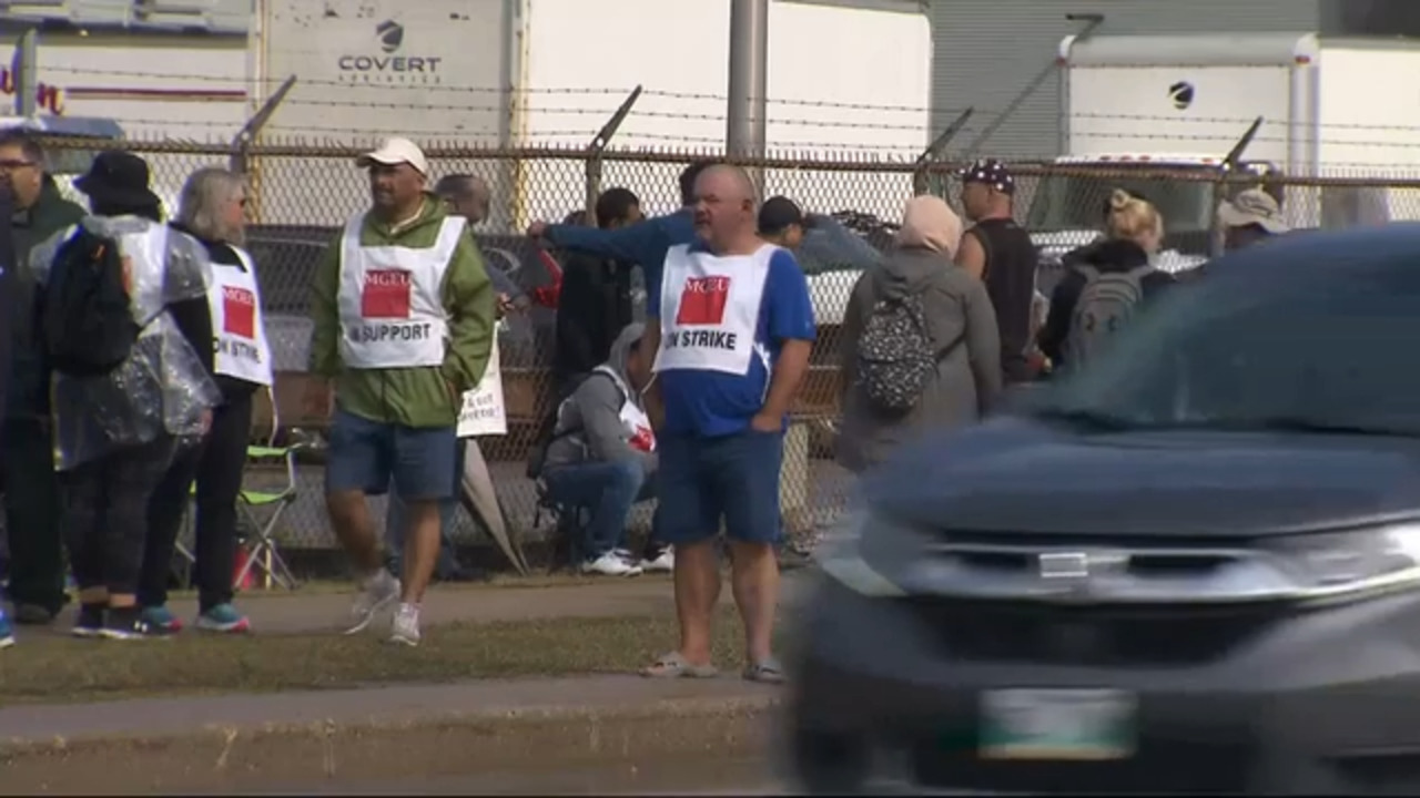 liquor-mart-employees-on-strike-across-manitoba