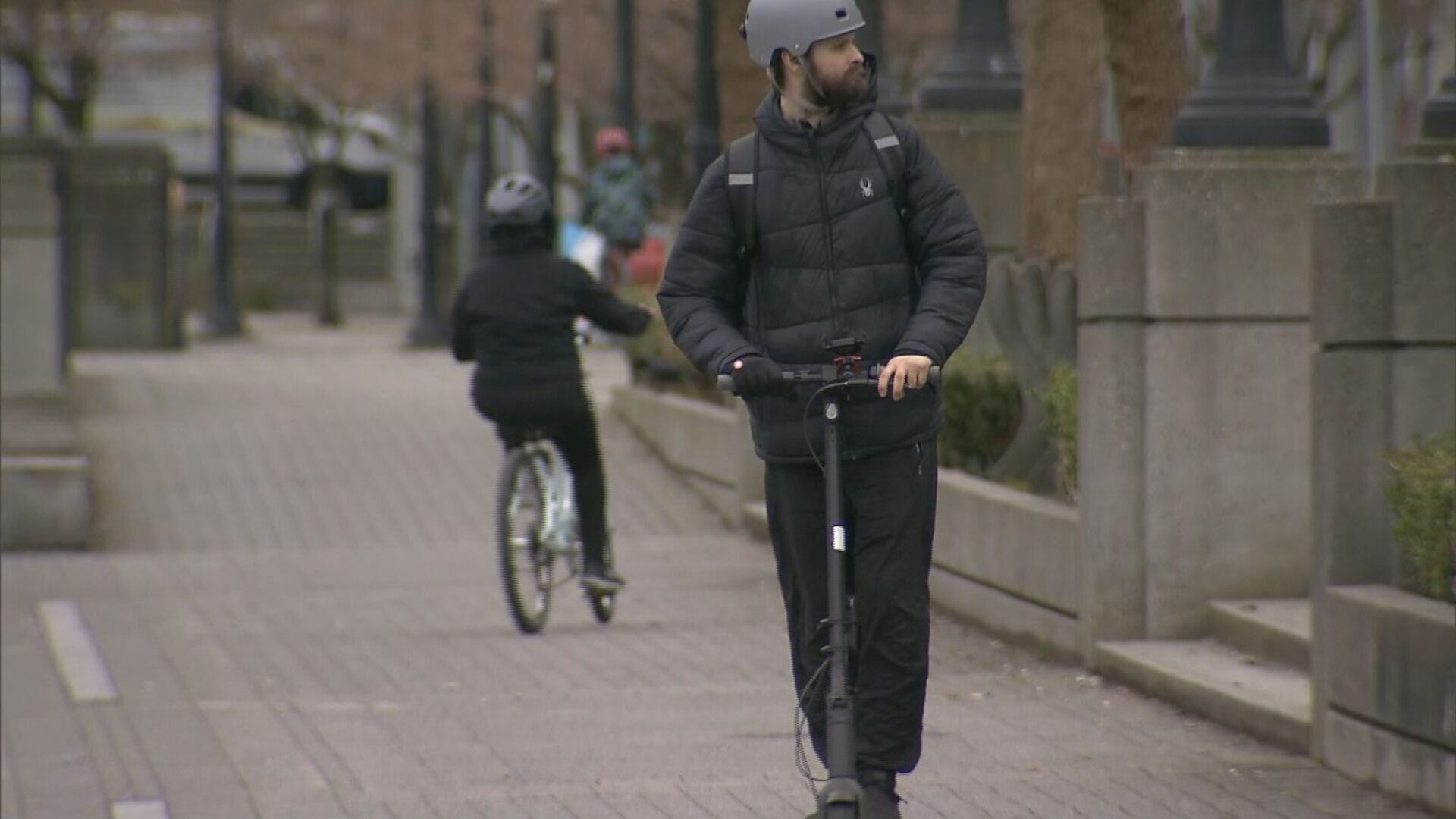 Vancouver Park Board to allow e-scooters and e-bikes on Seawall
