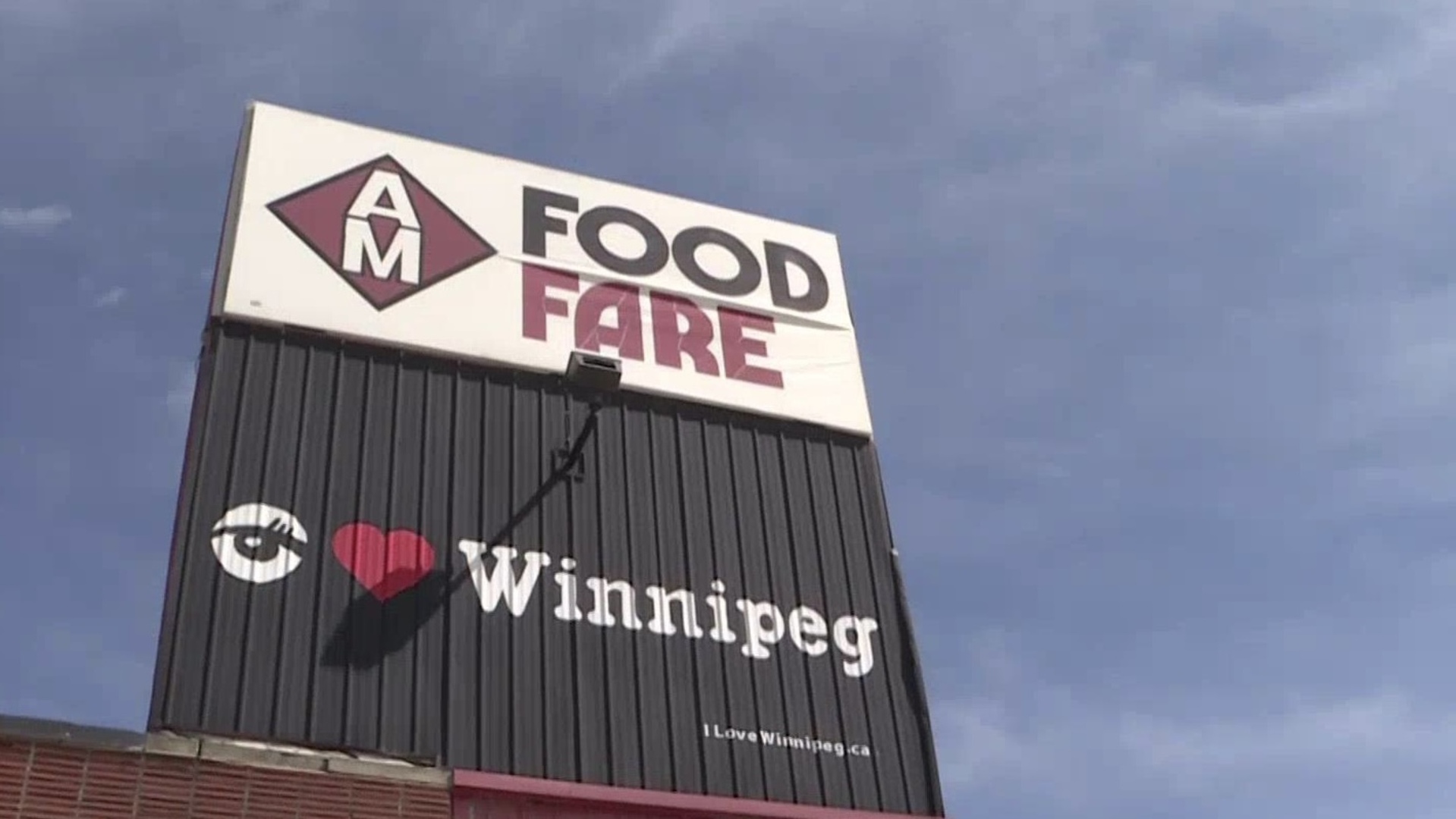 Witness wants charges laid in reported attack at Winnipeg store by staff