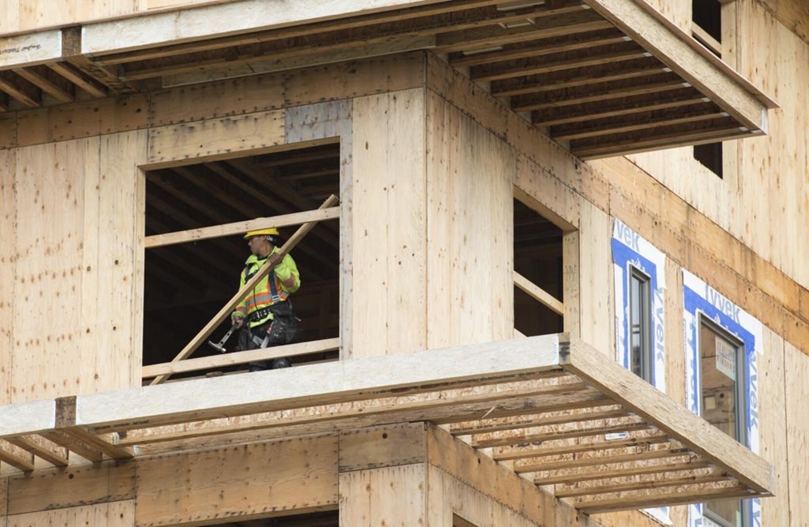 Business Report: Canadian housing starts slowing down