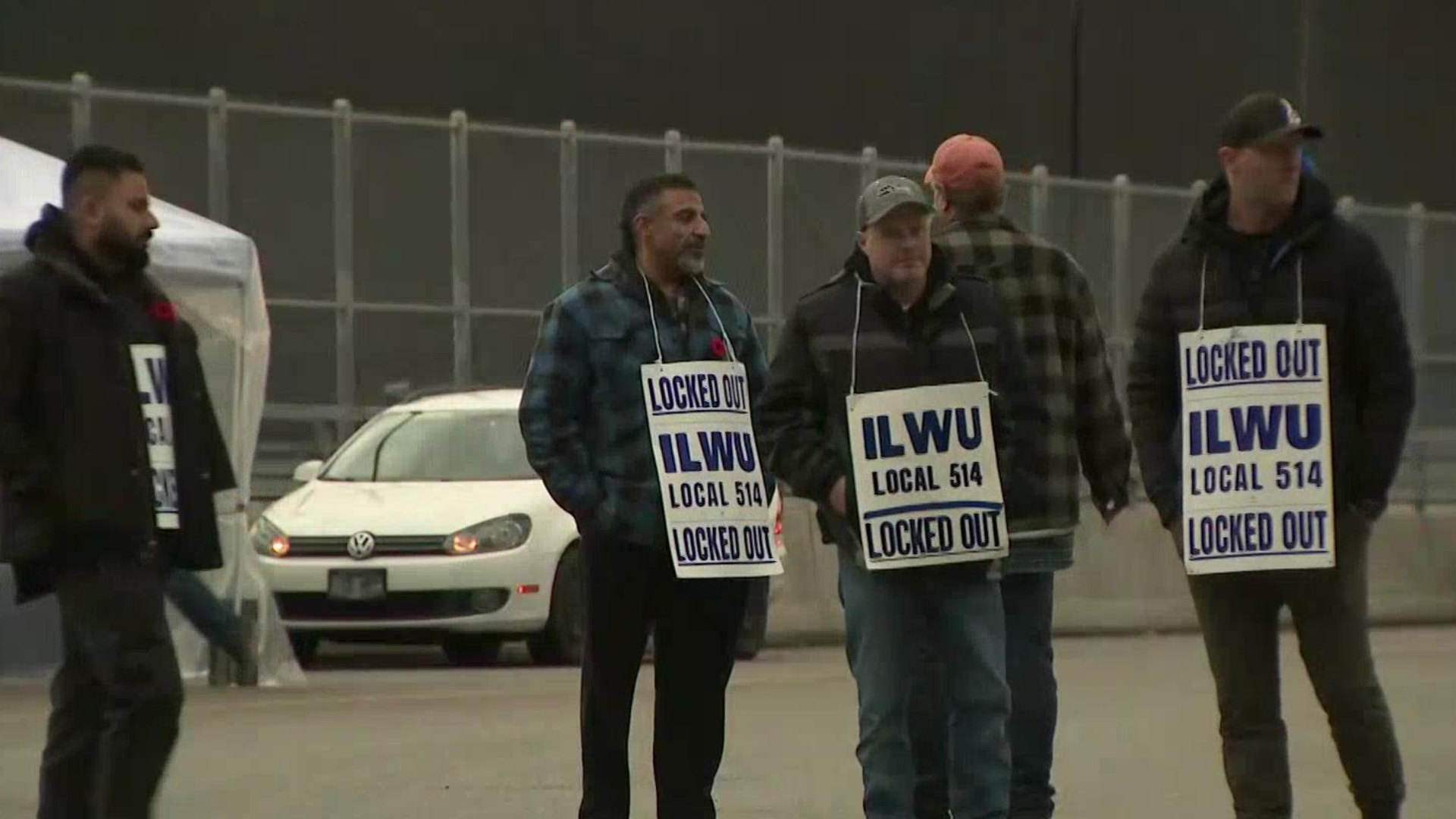 Negotiations to resume in B.C. port lockout