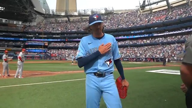 Blue Jays trade pitcher Kevin Gausman to the Cubs