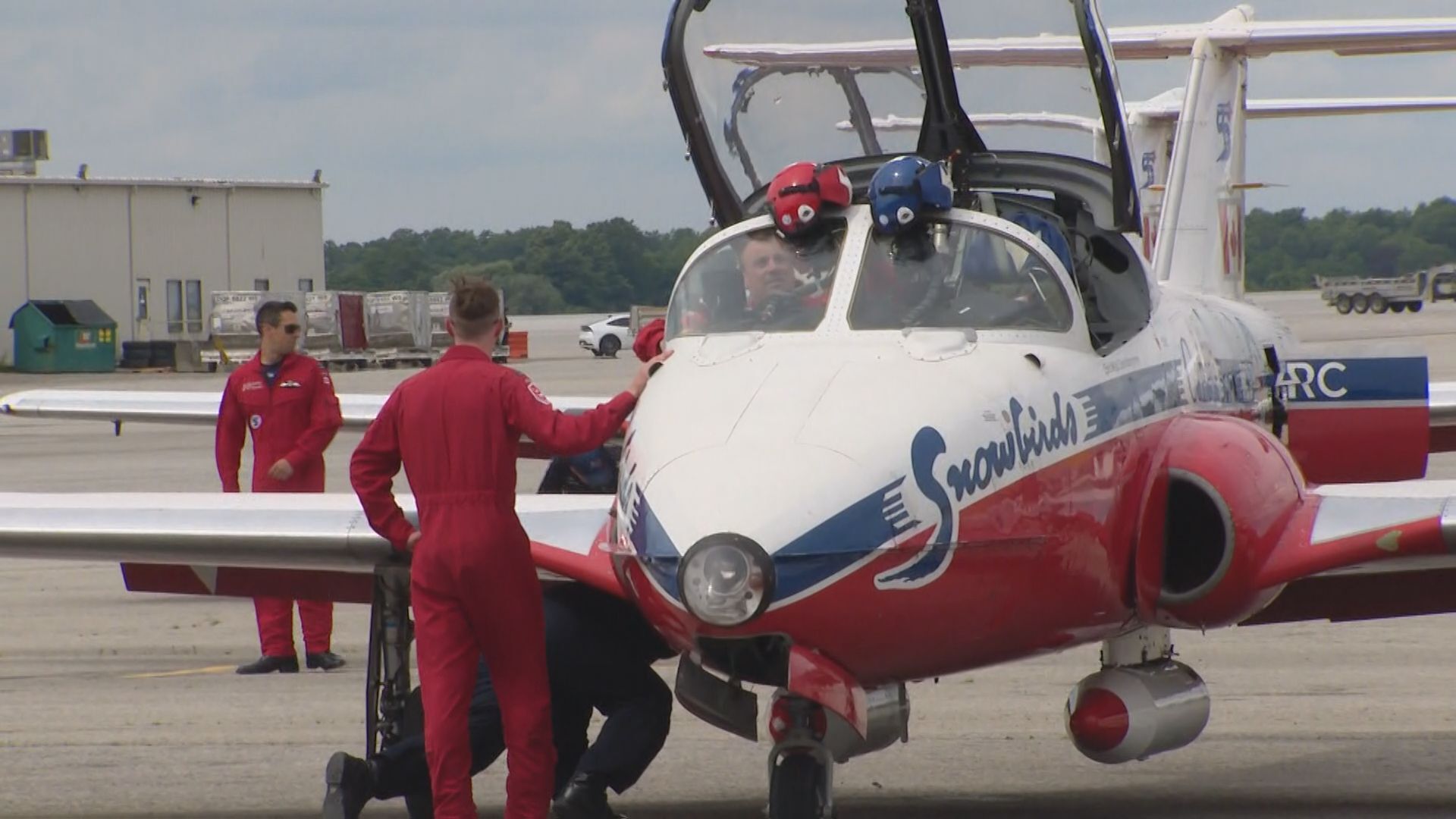 A fond farewell to the Canadian Forces Snowbirds in Hamilton
