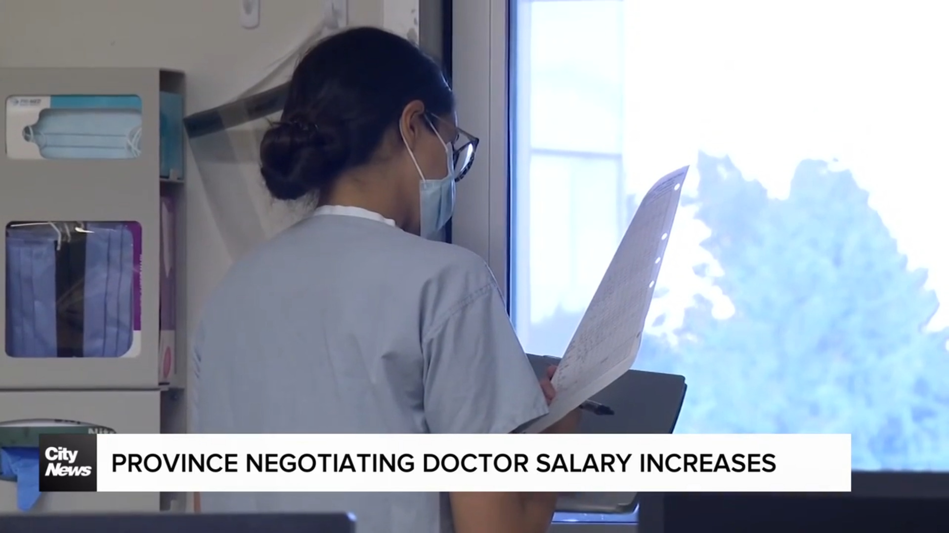 Ontario negotiating doctor salary increases amid reported family doctor shortage