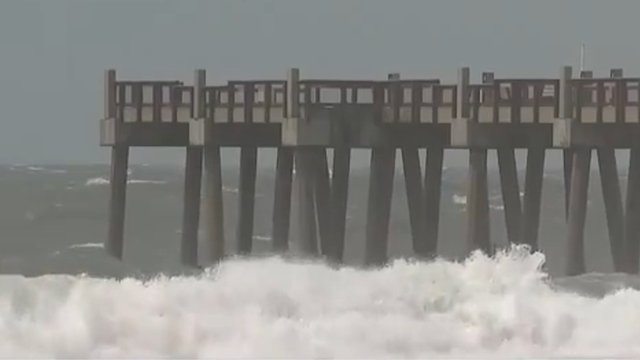 Tropical storm Bertha fueling U.S. east coast threat