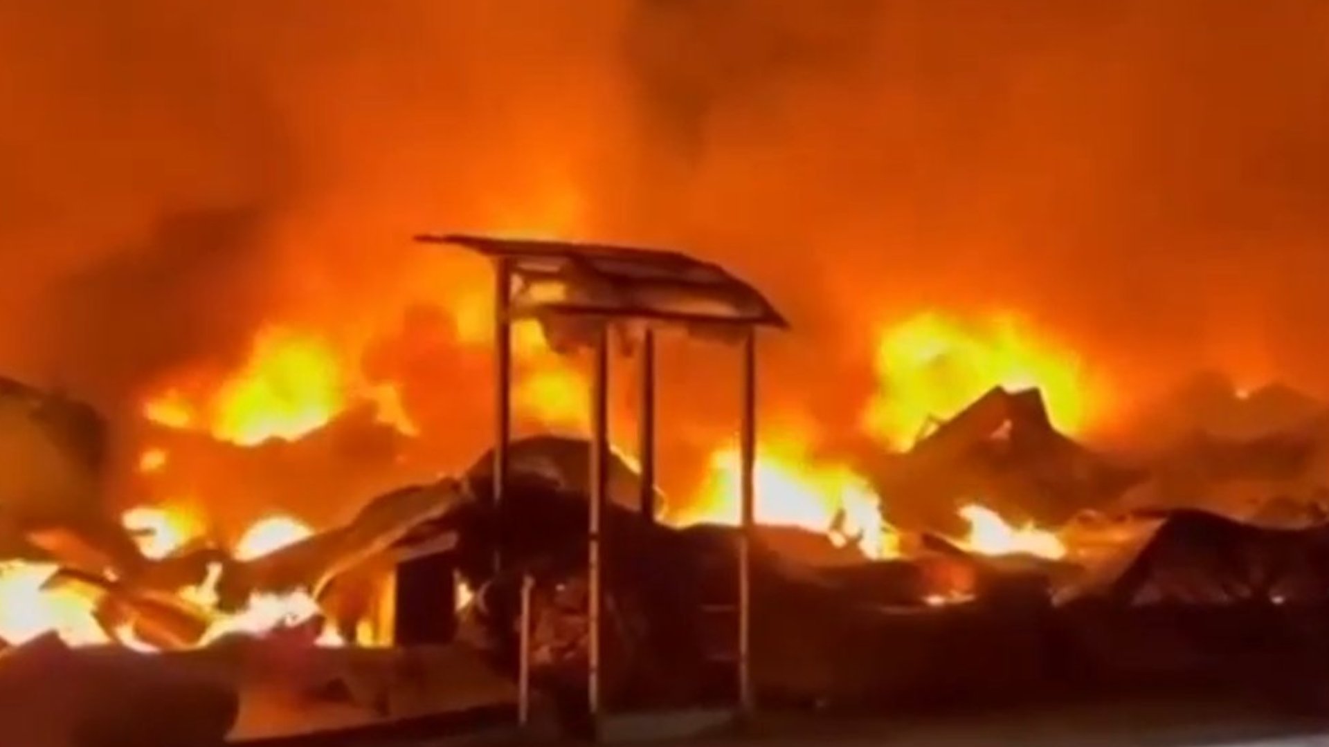 Russian strikes kill 17 near Kyiv
