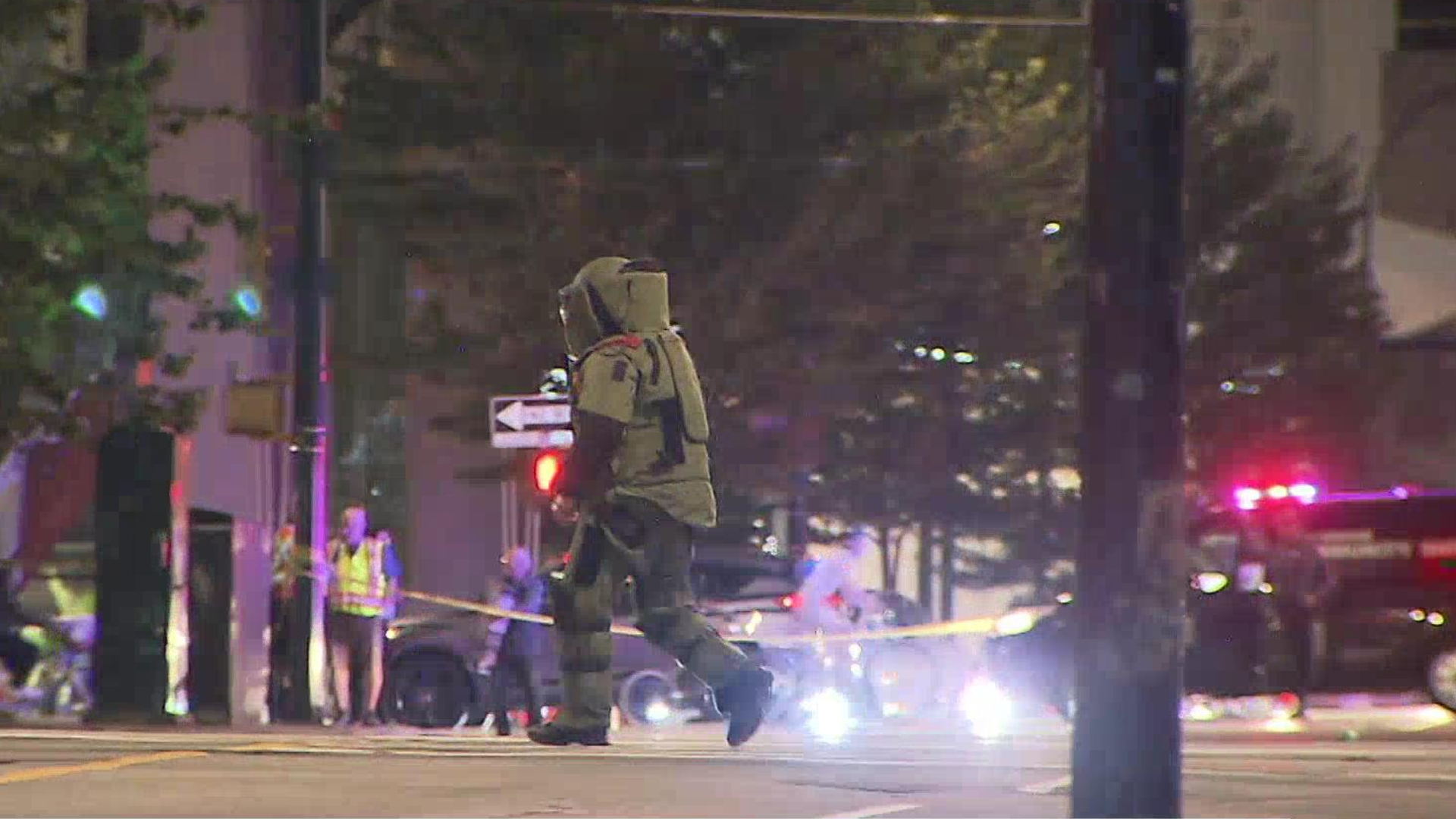 Vancouver police temporarily closes downtown street due to suspicious package