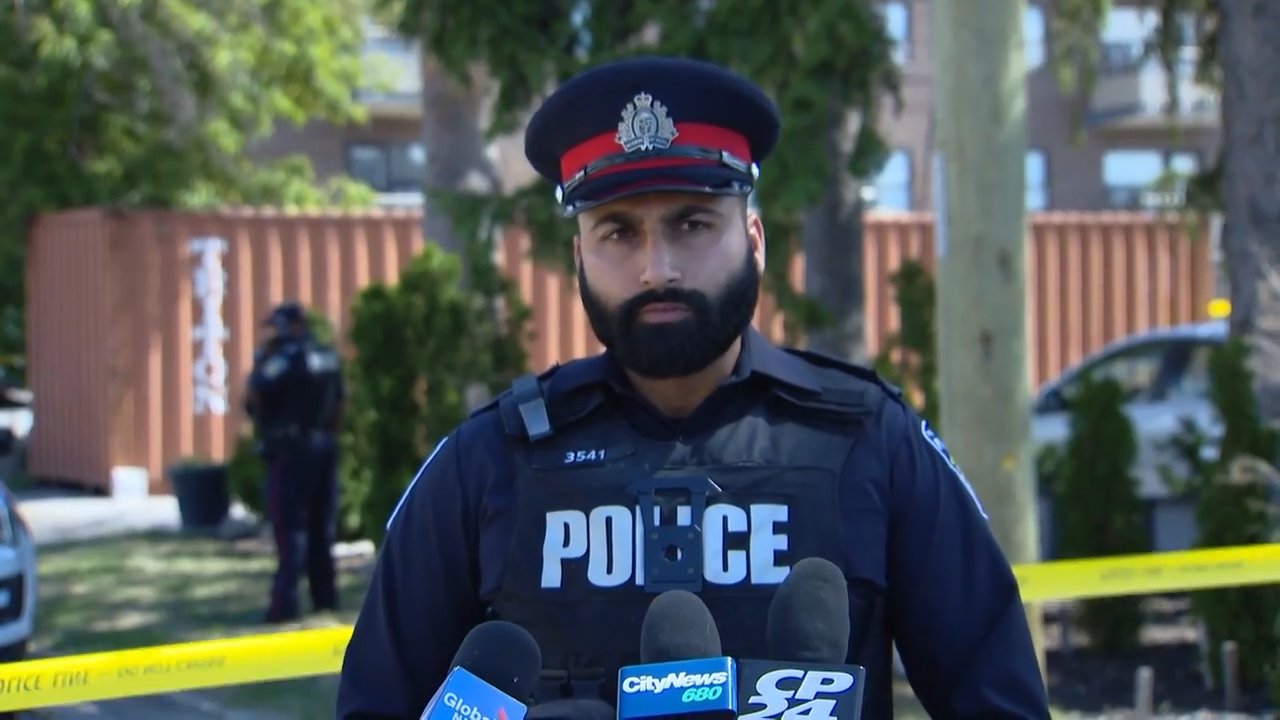 Man and woman found dead inside Mississauga home