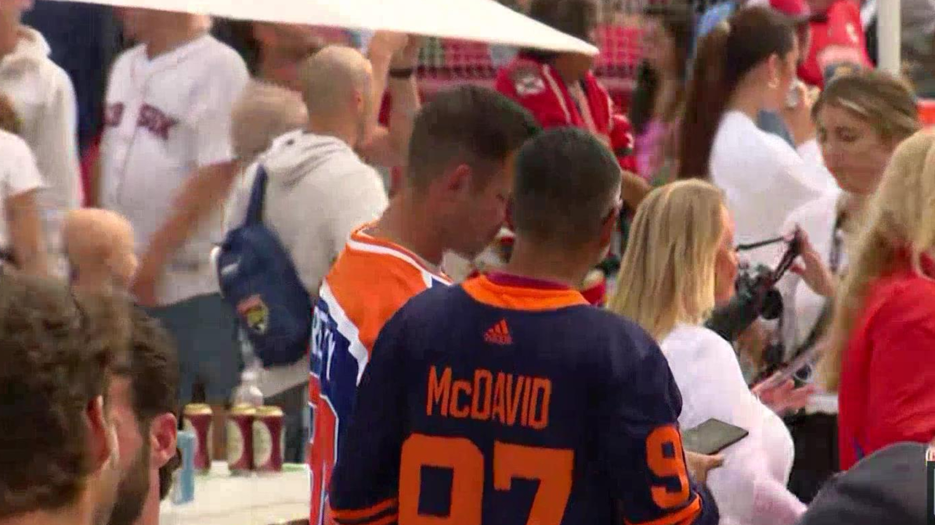 Oilers fans make their presence known in Florida for Game 7