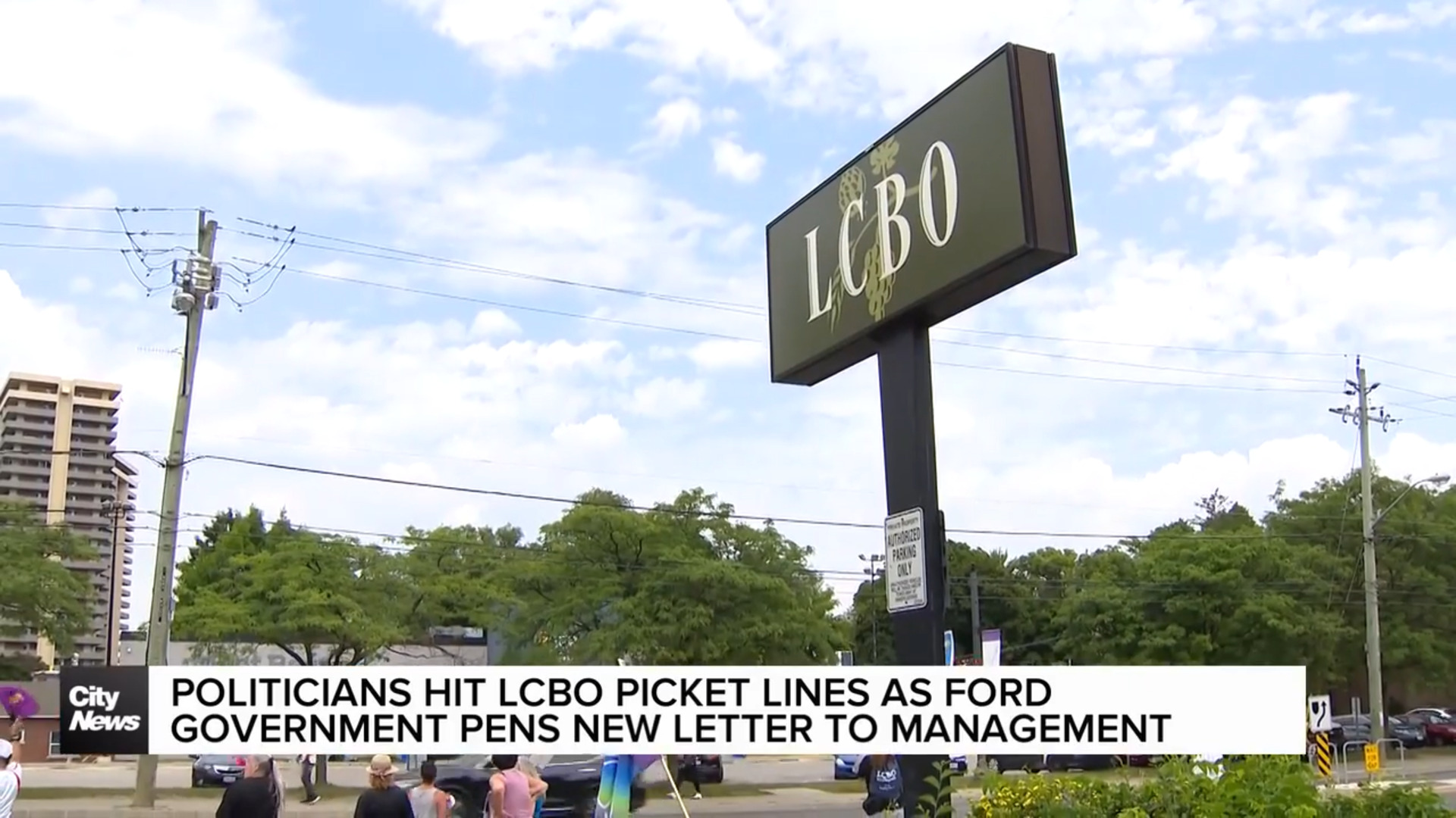 Politicians hit LCBO picket lines as Ford government pens new letter to management