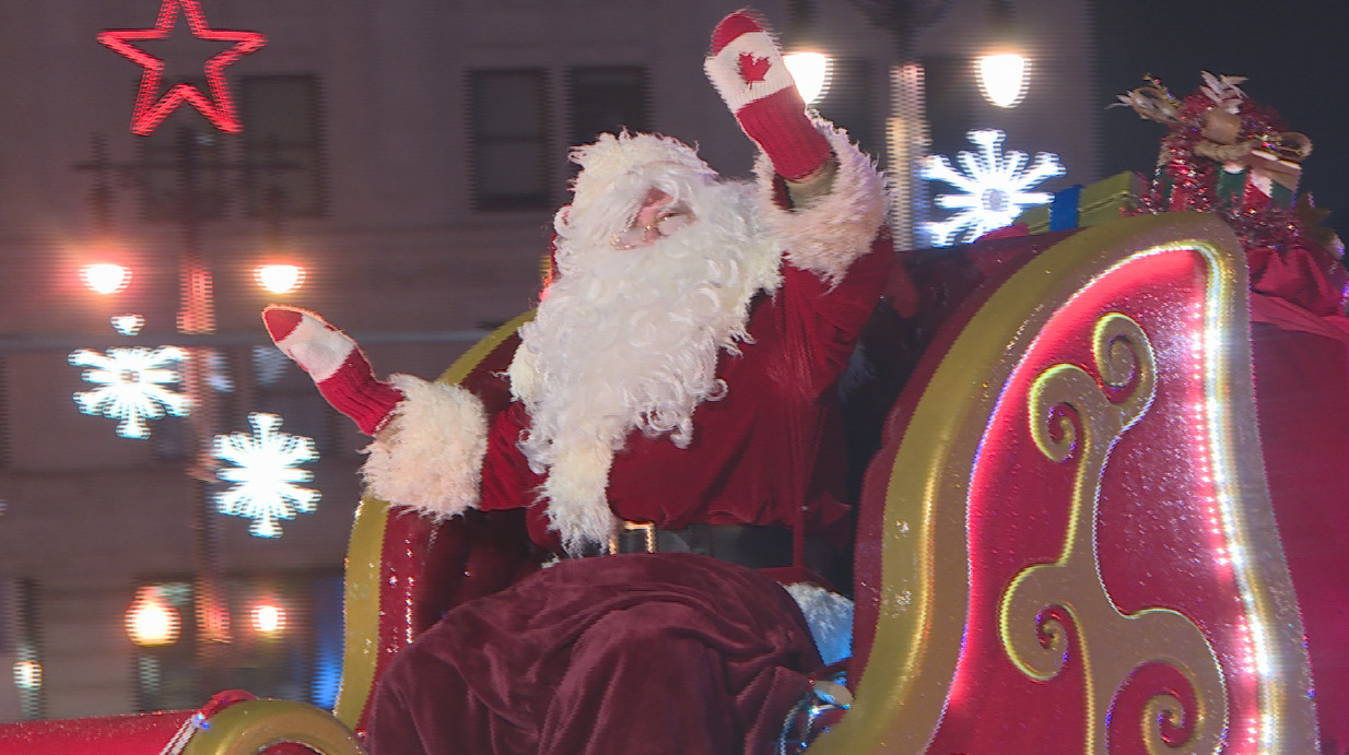 Winnipeggers kick off the holiday season at annual Santa Claus parade