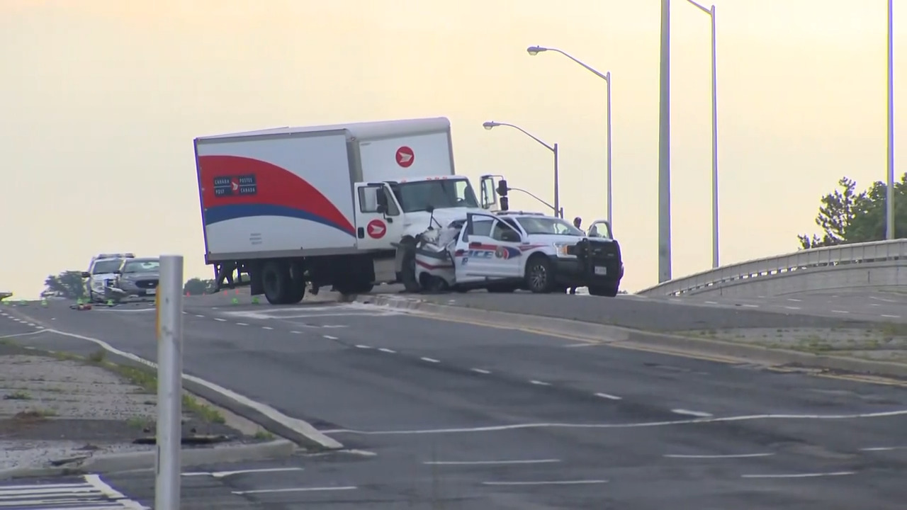 York Region Police Officer Seriously Injured After Canada Post Truck ...