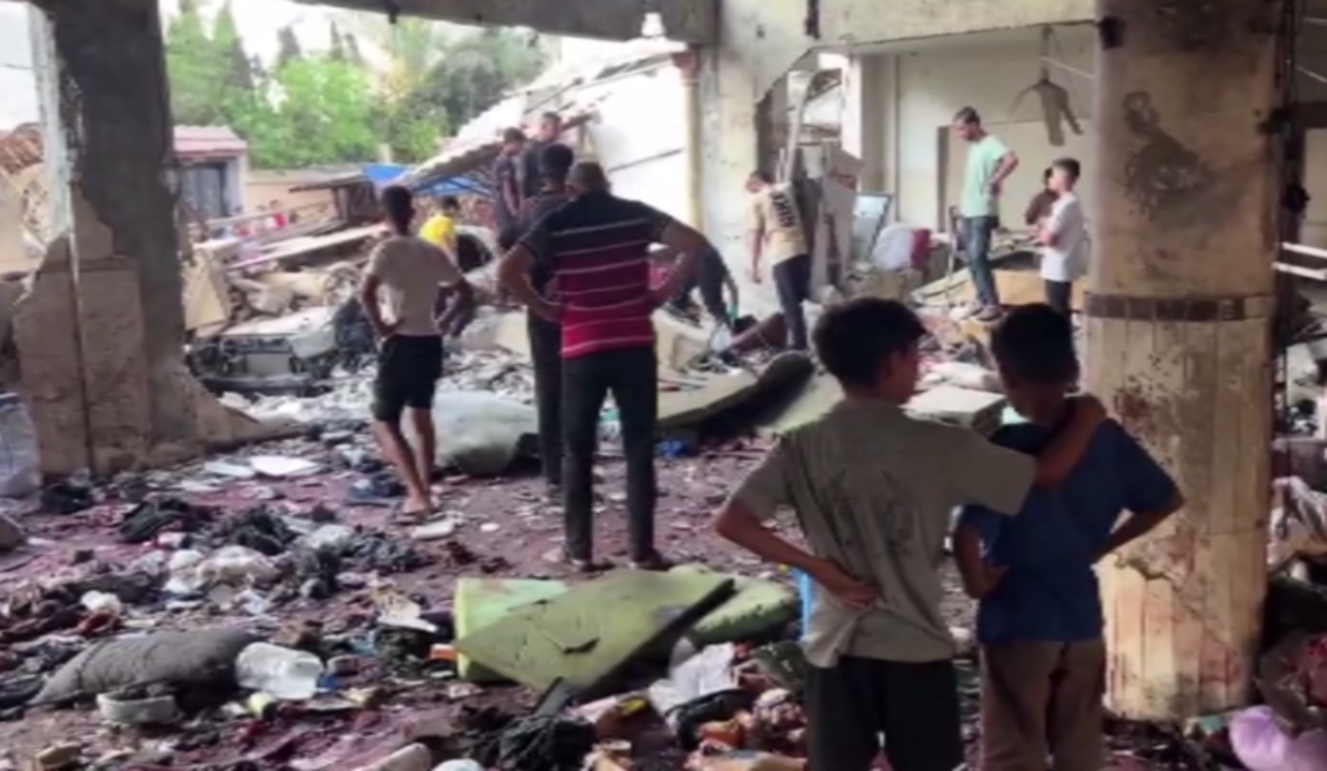 At least 100 people killed in Israeli strike on Gaza school